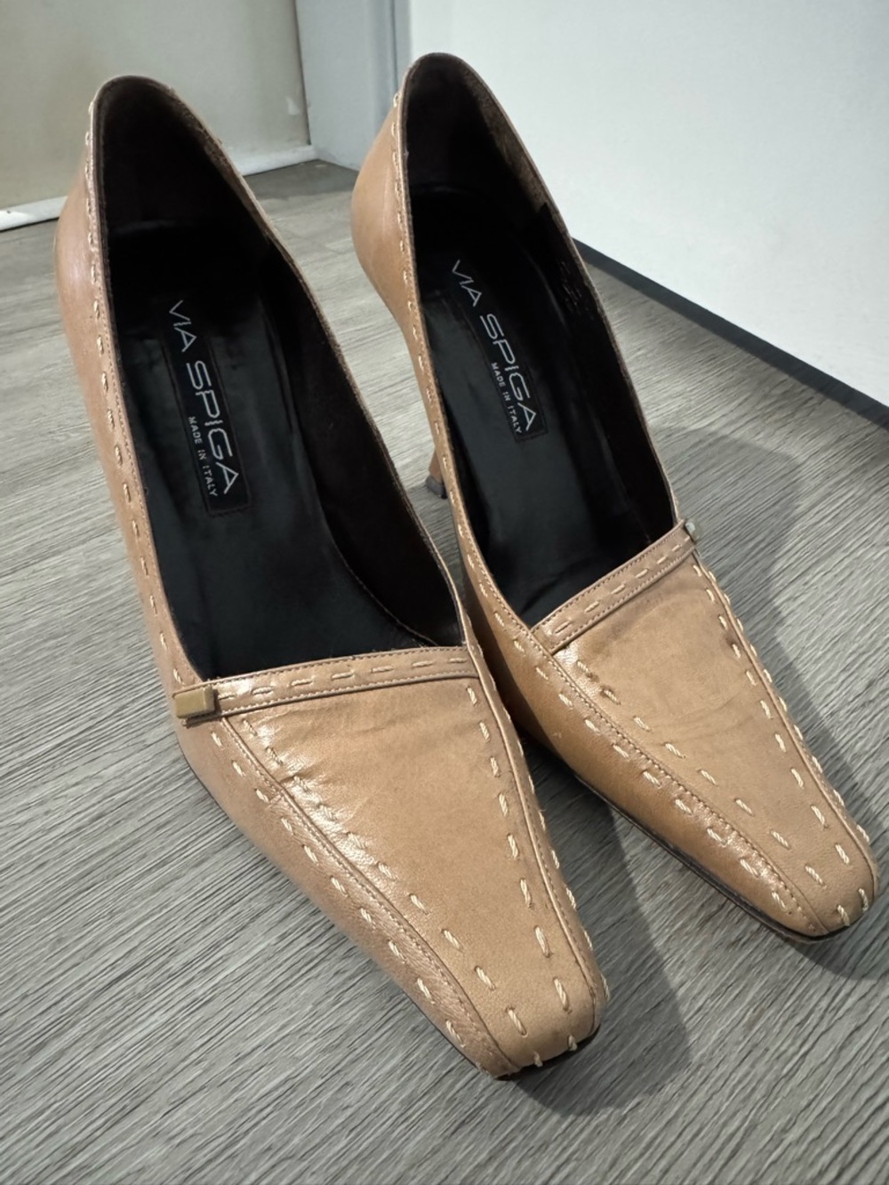 Via Spiga Tan Leather Whipstitch Pointed-Toe Pumps - Made in Italy - Size 6M